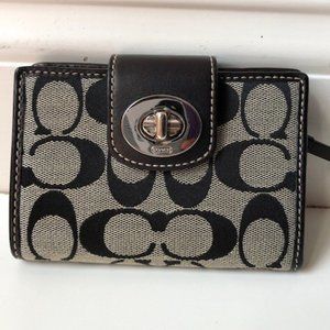 Coach Signature Bifold Turn lock Wallet